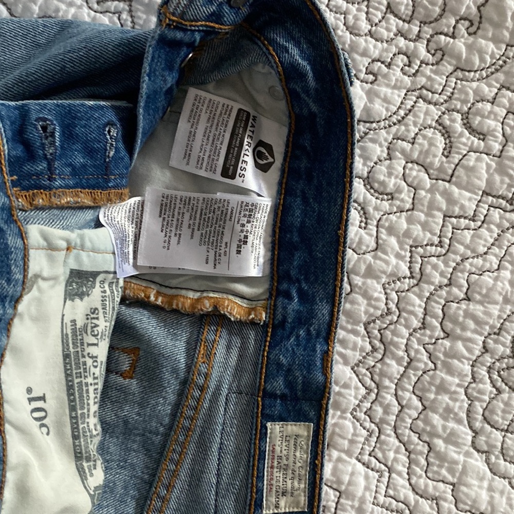 Womens Original Levi’s Shorts - Picture 4 of 5